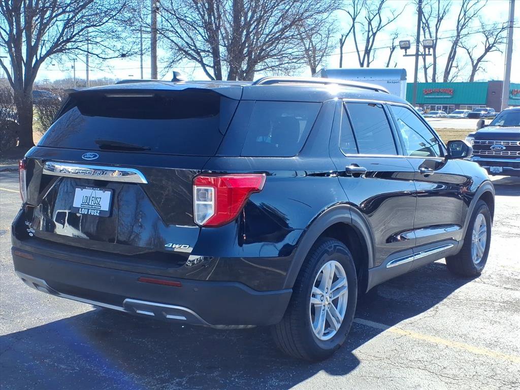 Used 2022 Ford Explorer XLT w/ Equipment Group 202A image 3