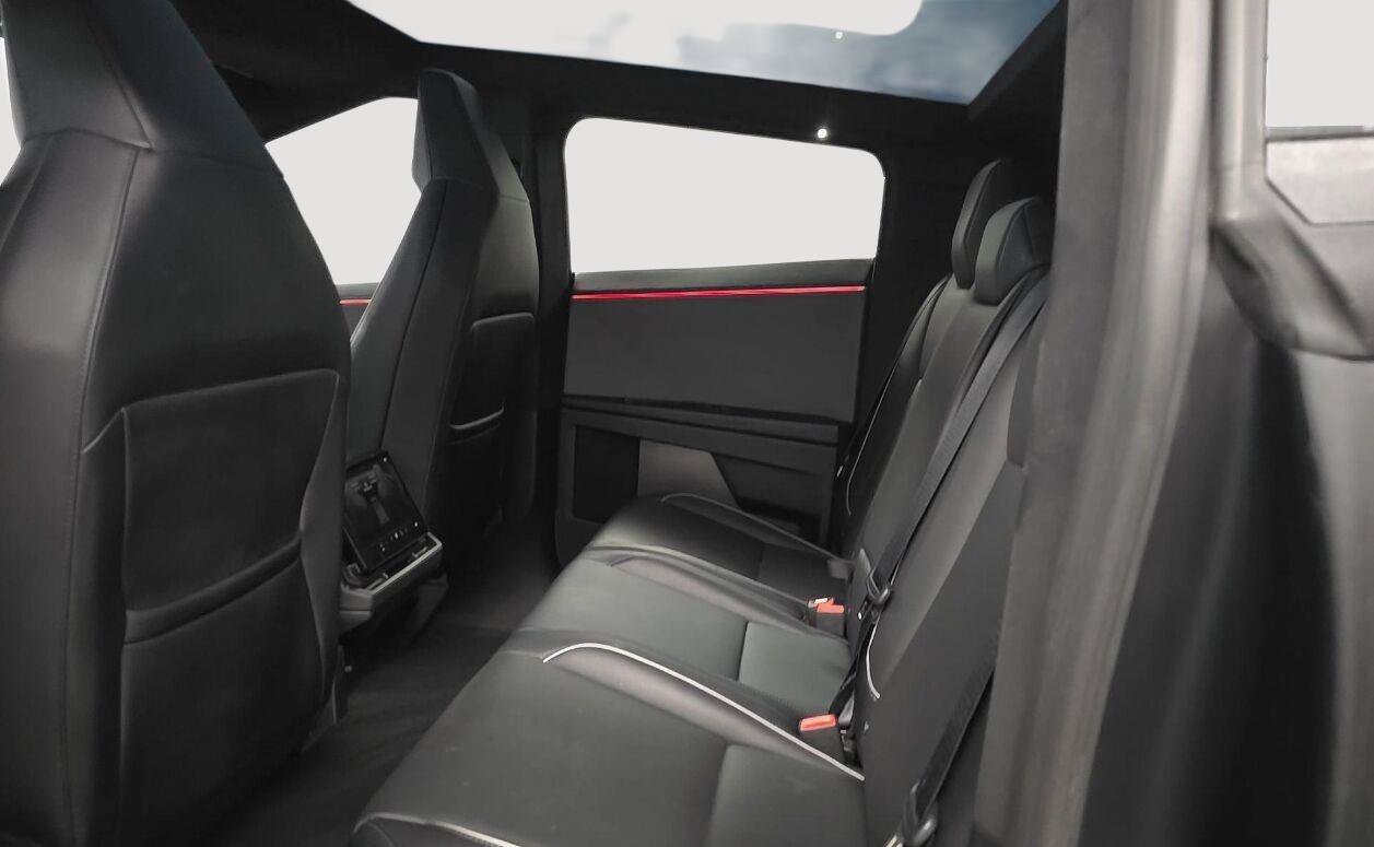 Used 2025 Tesla Cybertruck AWD Crew Cab image 5