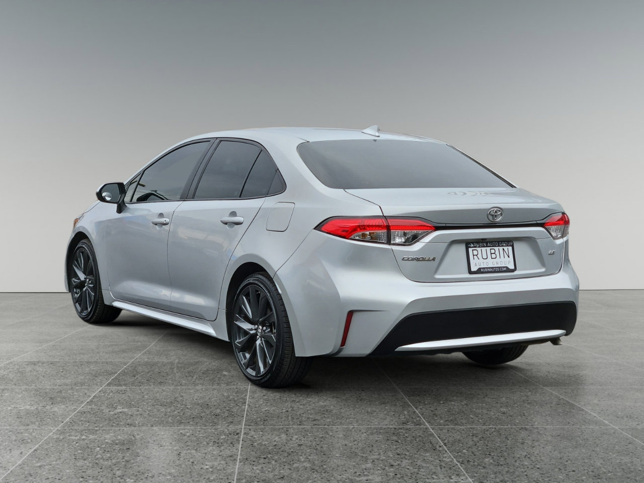 Used 2021 Toyota Corolla LE image 5