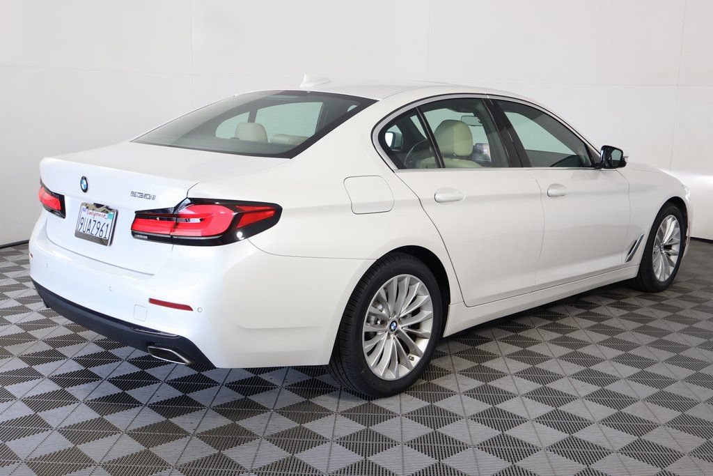 Used 2023 BMW 530i w/ Premium Package RWD image 3