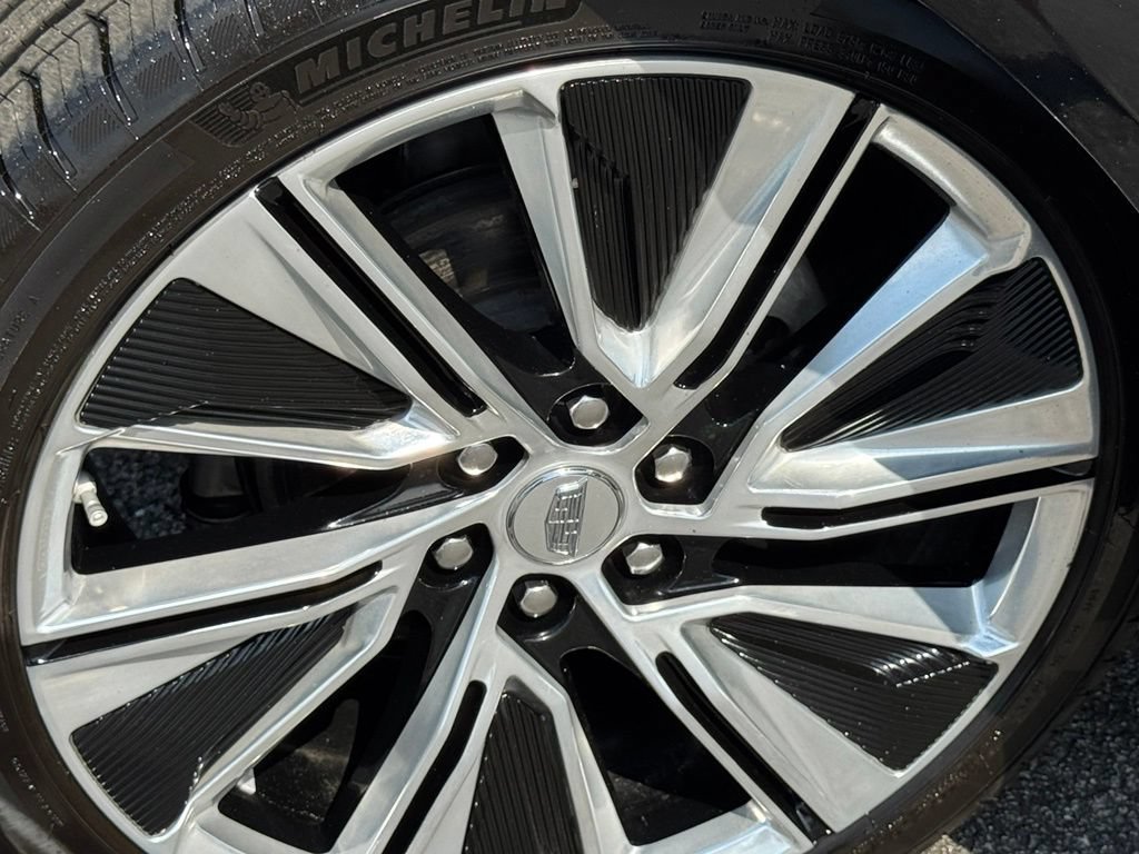 Certified 2025 Cadillac Lyriq Luxury w/ LPO, Floor Liner Package AWD/4WD image 13