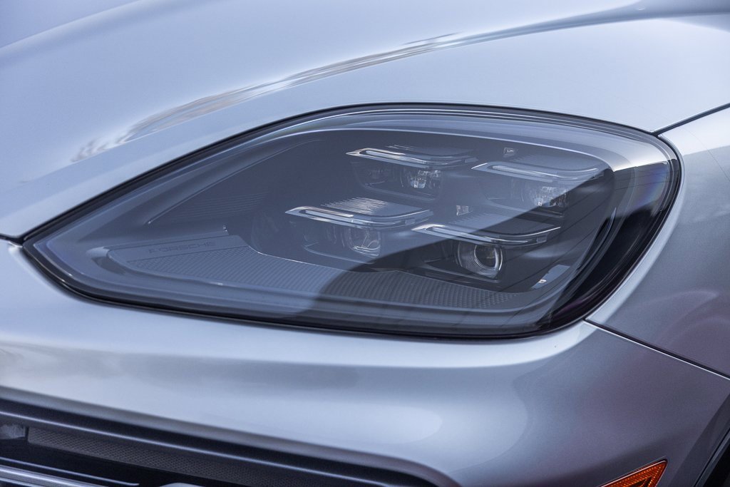 Certified 2025 Porsche Cayenne GTS image 25