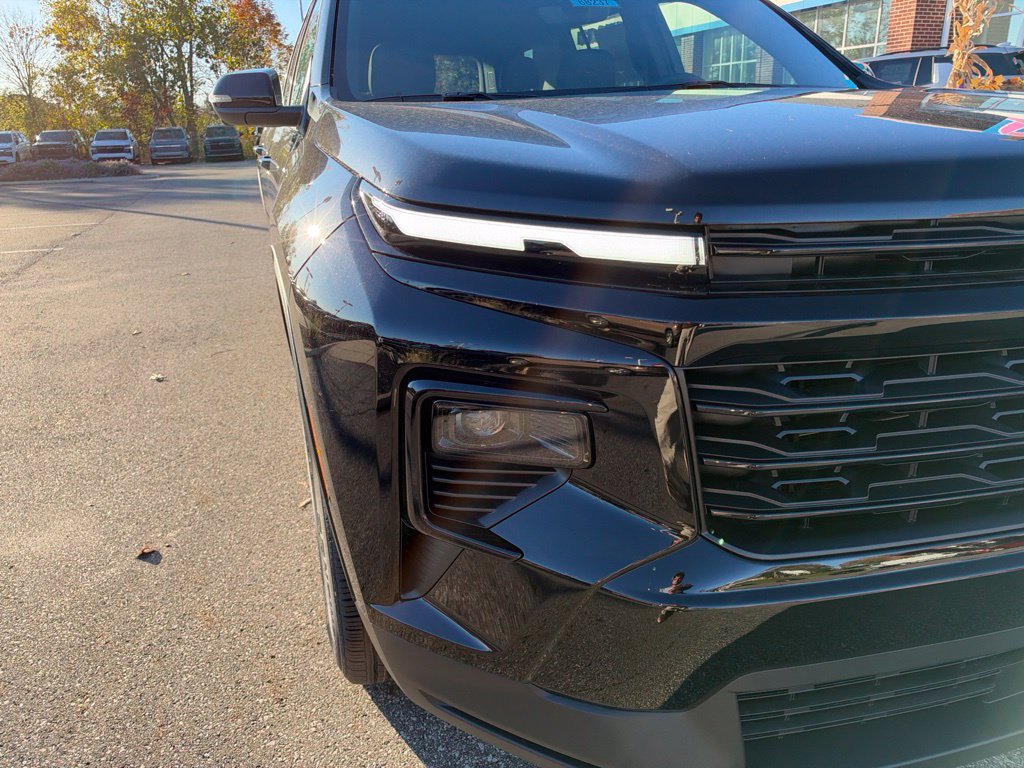 New 2027 Chevrolet Traverse LT w/ Midnight/Sport Edition AWD/4WD image 4