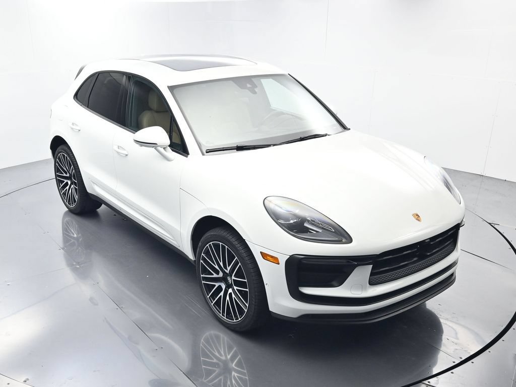 Certified 2024 Porsche Macan AWD/4WD image 43