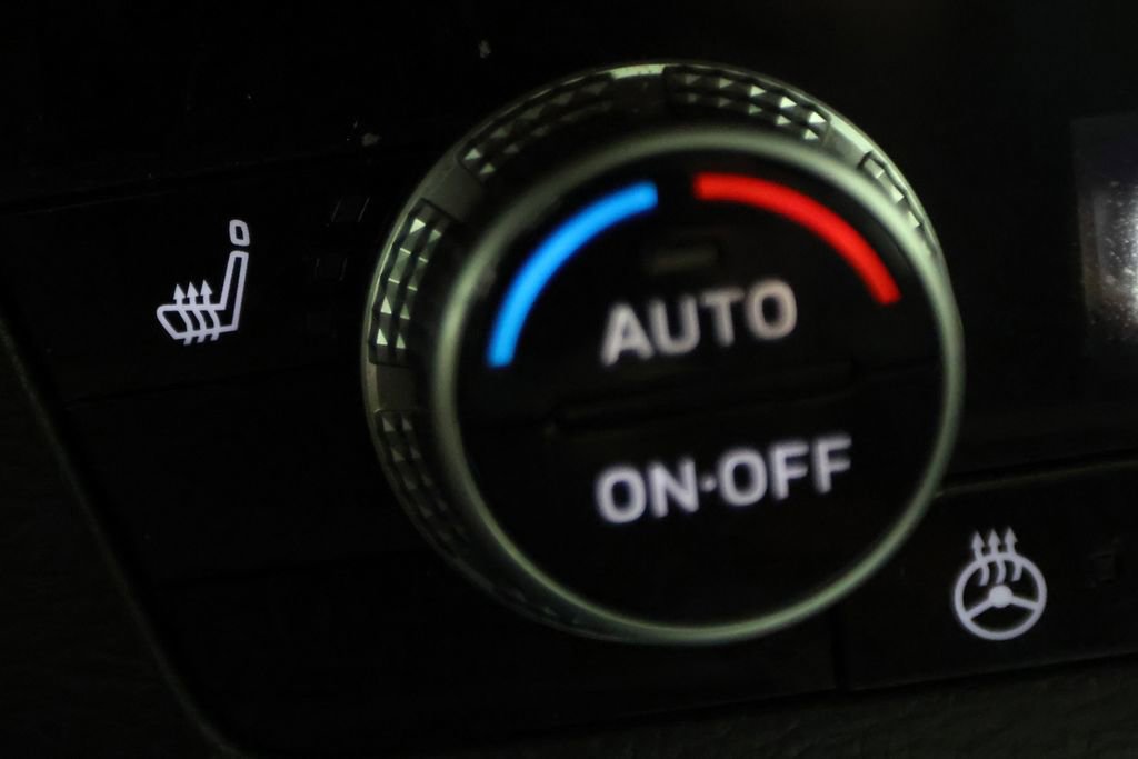 Used 2022 Mitsubishi Outlander SEL AWD/4WD image 29