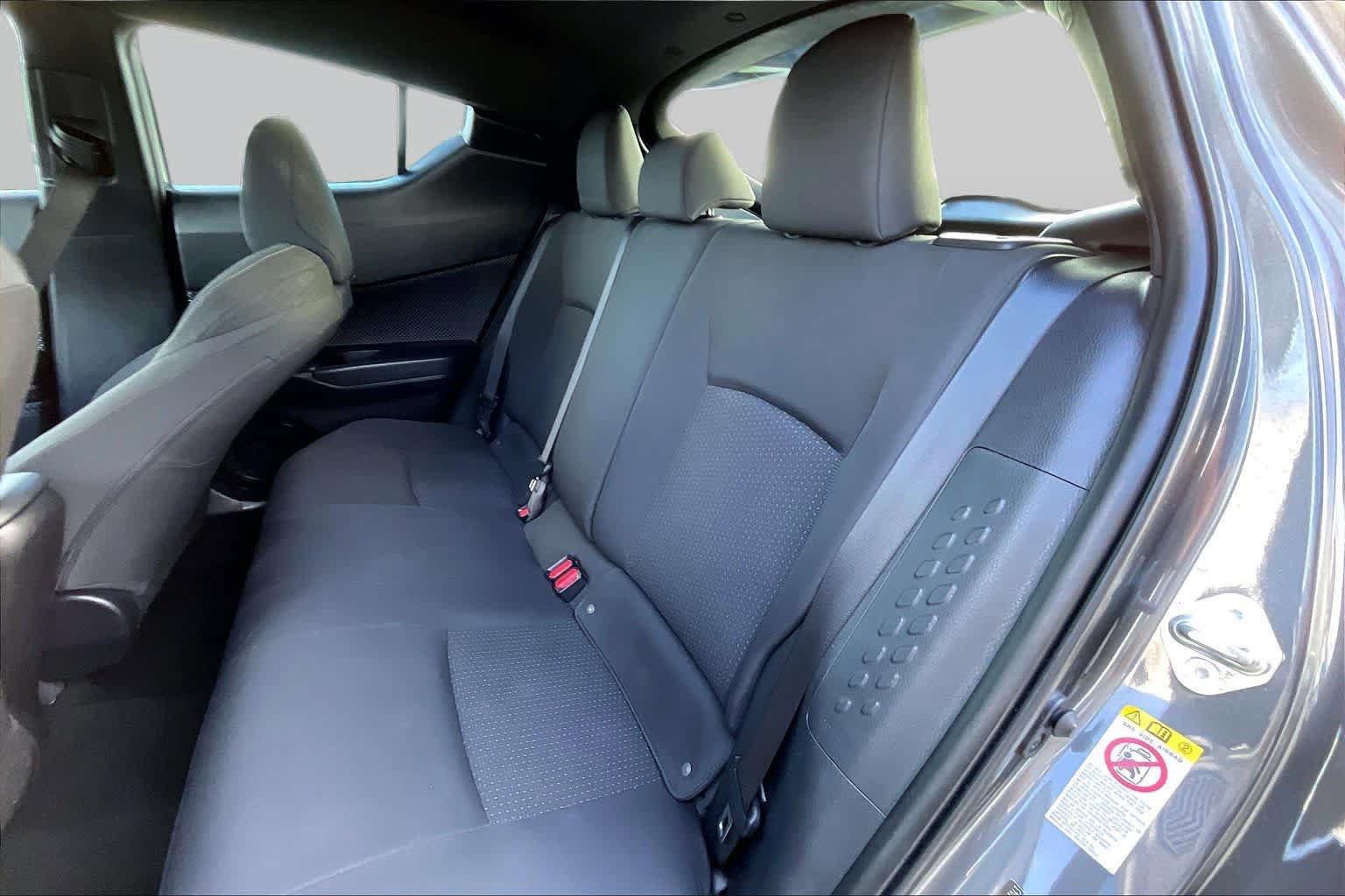 Used 2018 Toyota C-HR XLE FWD image 18