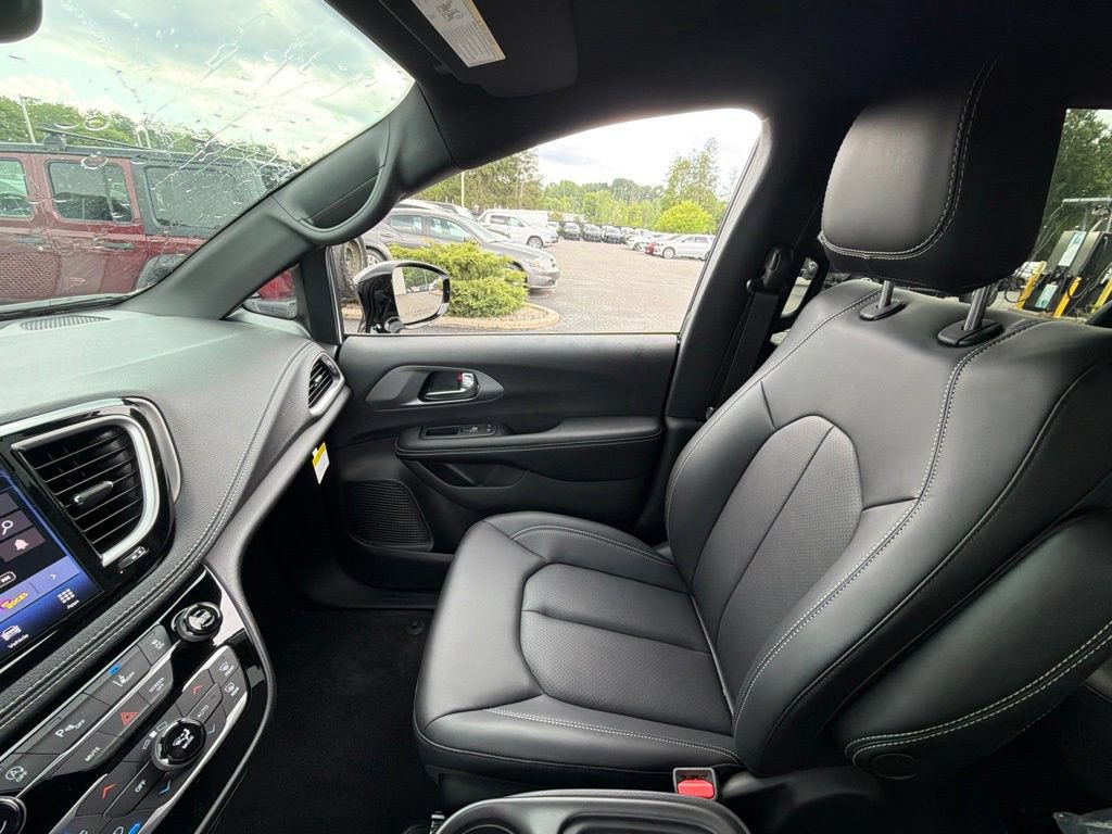 New 2027 Chrysler Pacifica Select AWD/4WD image 31