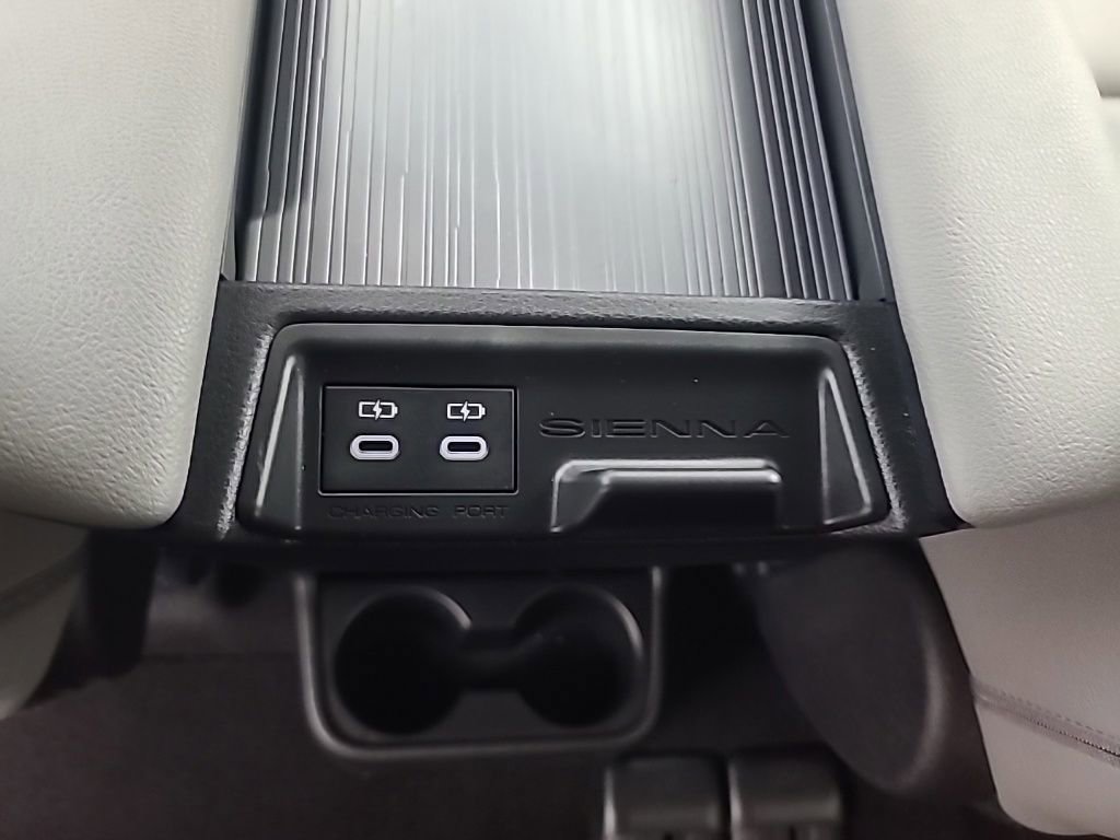Used 2026 Toyota Sienna XLE image 24