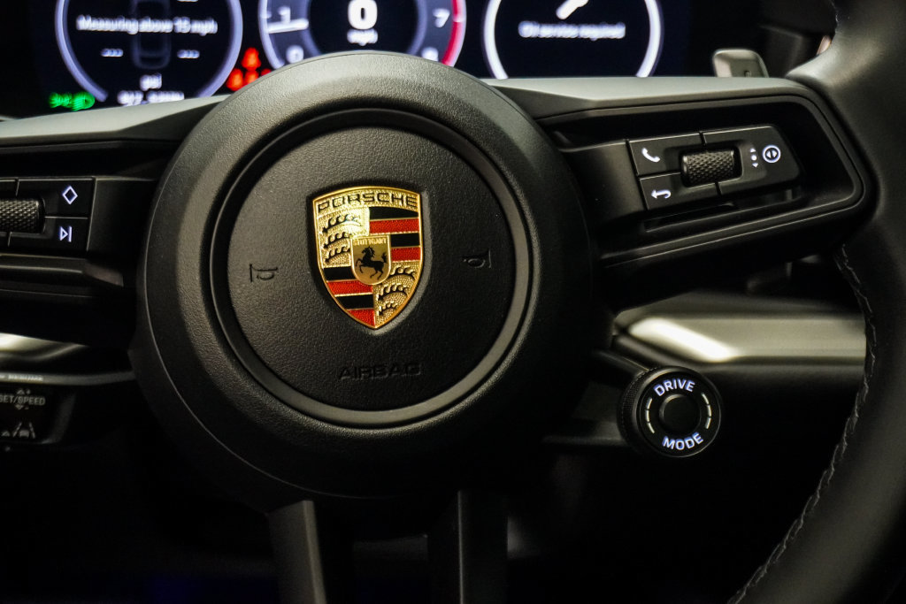 Used 2024 Porsche Cayenne Coupe AWD/4WD image 16