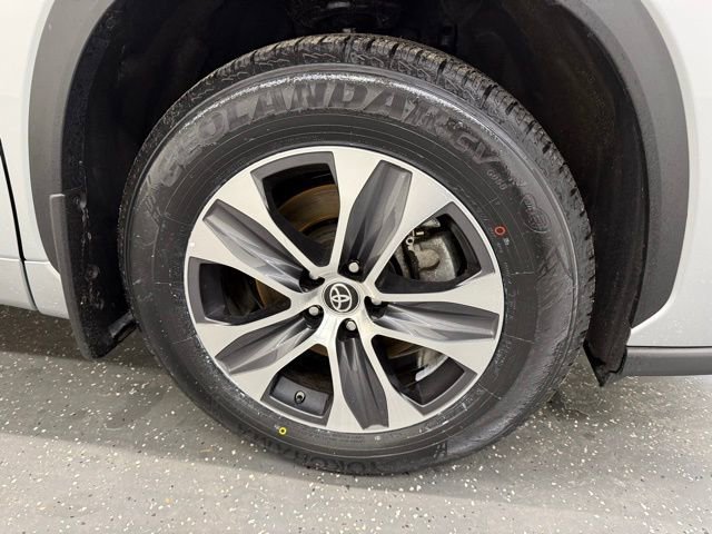 Certified 2023 Toyota Highlander XLE image 22