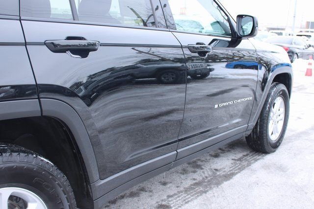 Used 2025 Jeep Grand Cherokee Laredo w/ Luxury Tech Group I AWD/4WD image 47