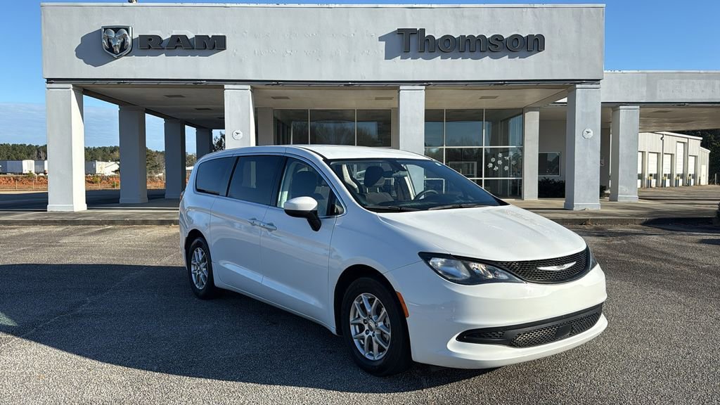 Used 2022 Chrysler Voyager LX image 2