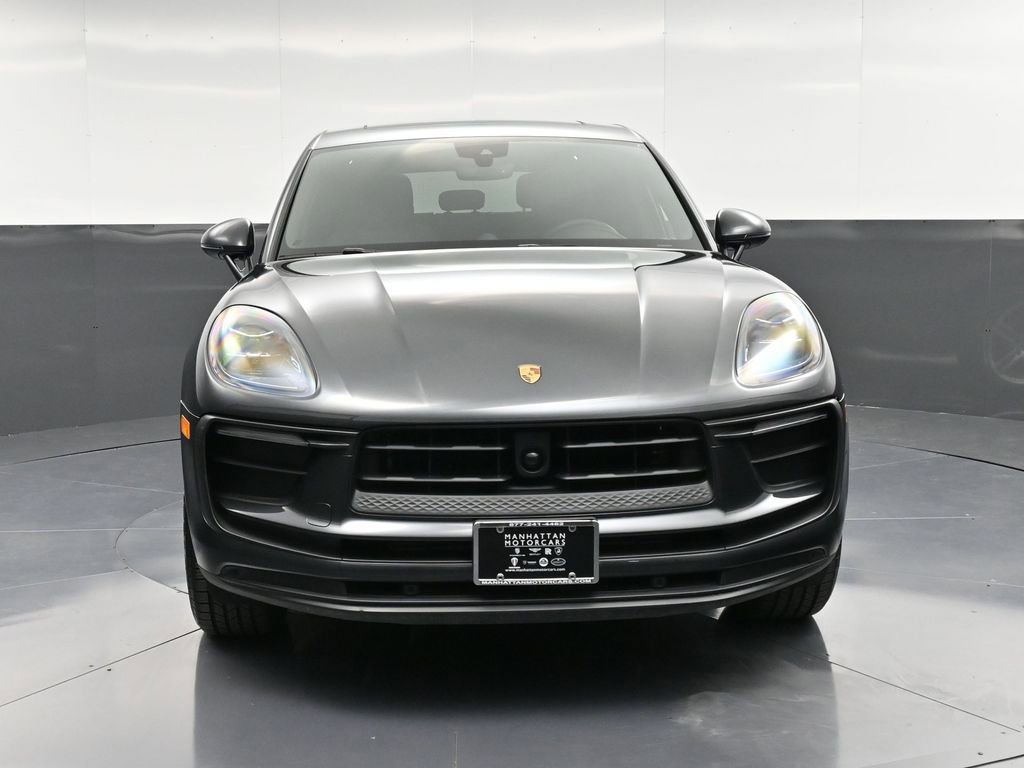 Certified 2025 Porsche Macan image 11