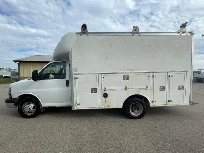 Used 2015 Chevrolet Express 3500 RWD image 2