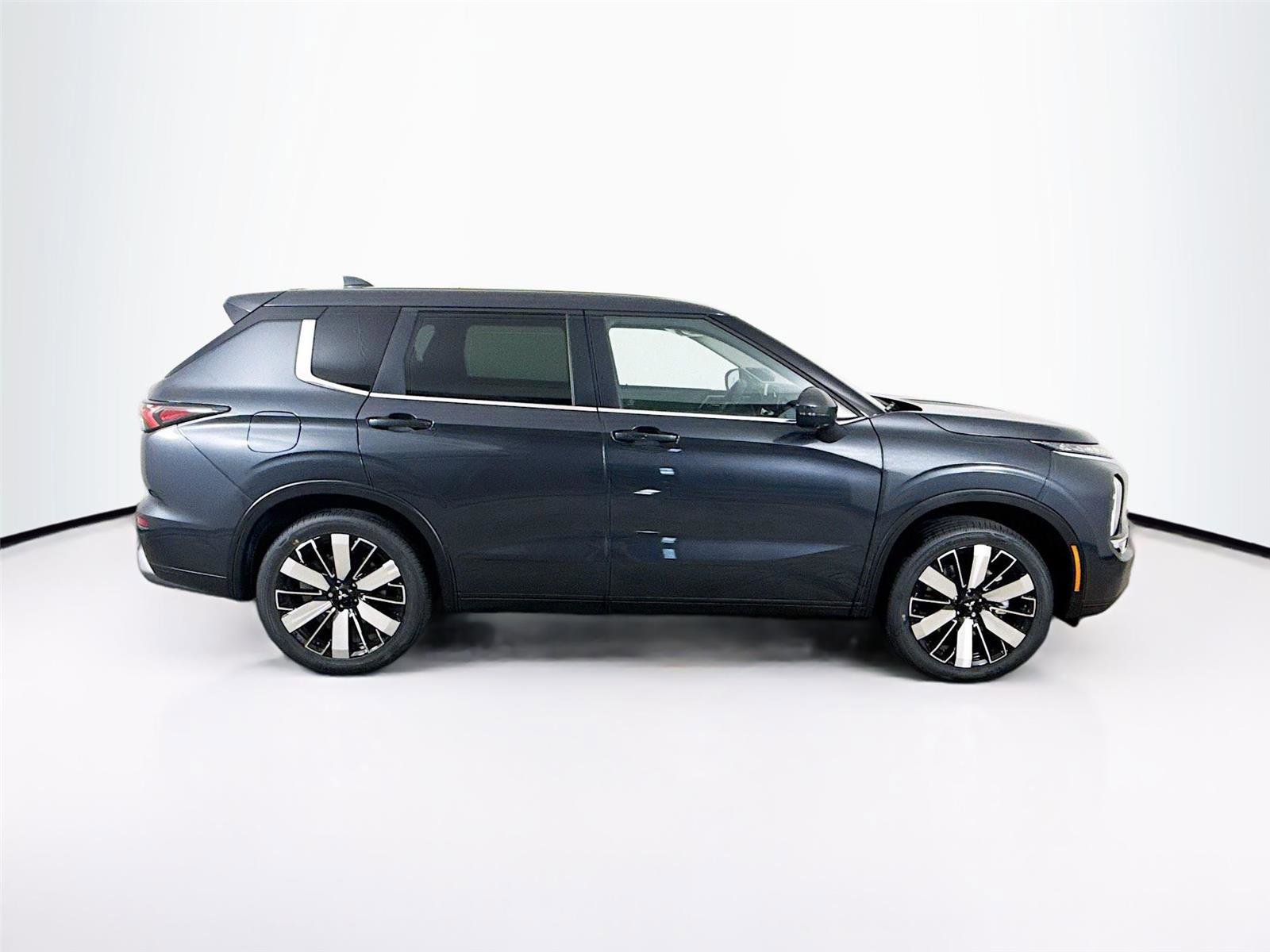 New 2026 Mitsubishi Outlander SE image 30