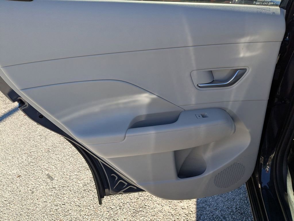 Used 2024 Hyundai Kona Limited image 33