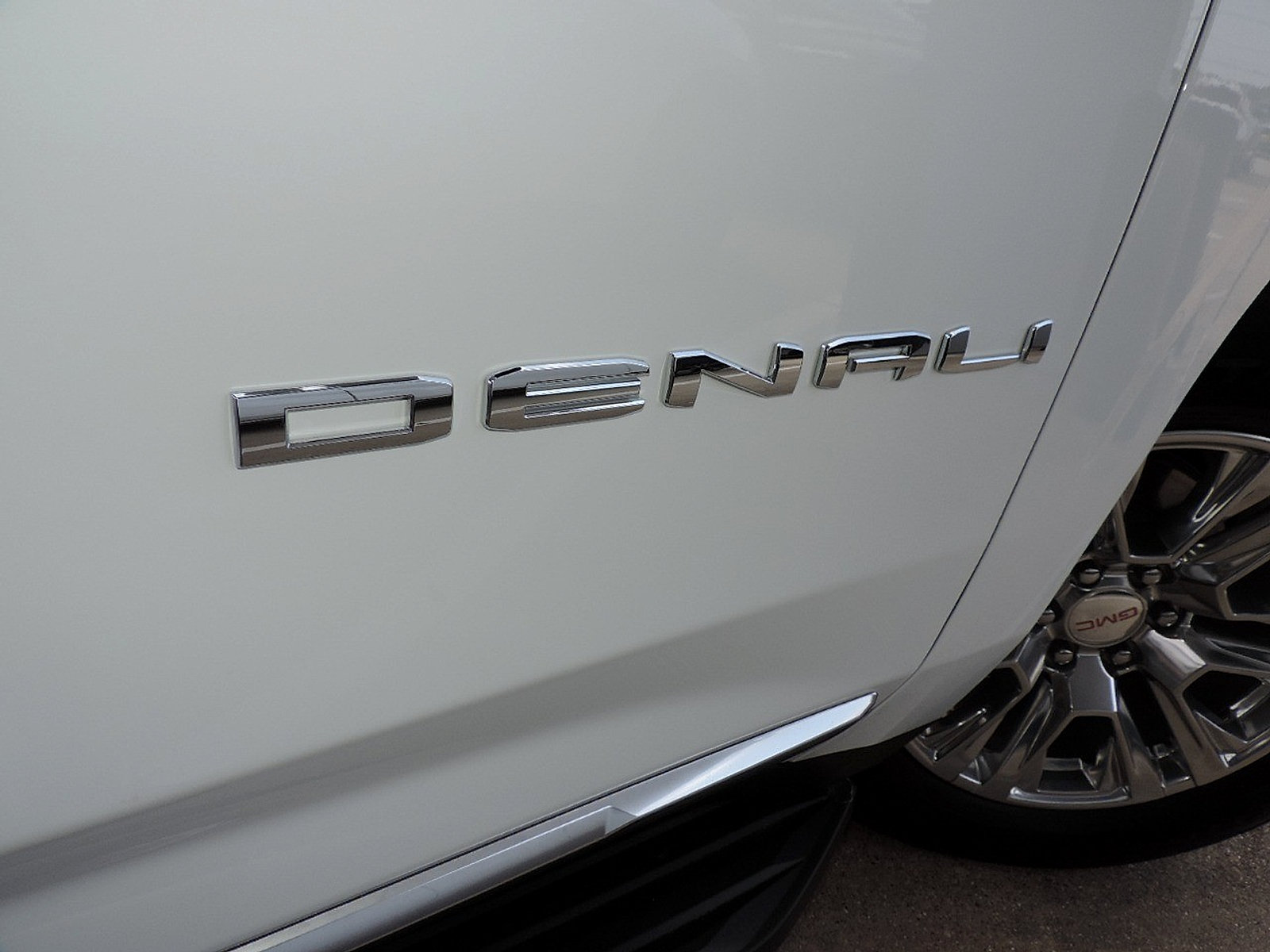 Certified 2025 GMC Yukon XL Denali AWD/4WD image 12