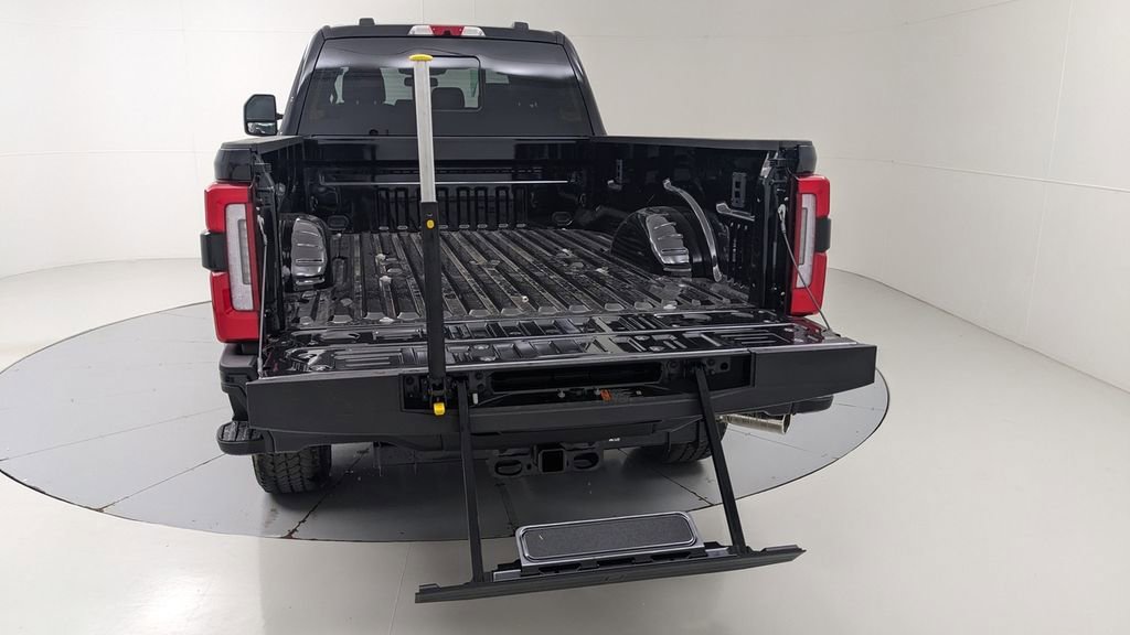 New 2025 Ford F350 Platinum w/ FX4 Off-Road Package image 8