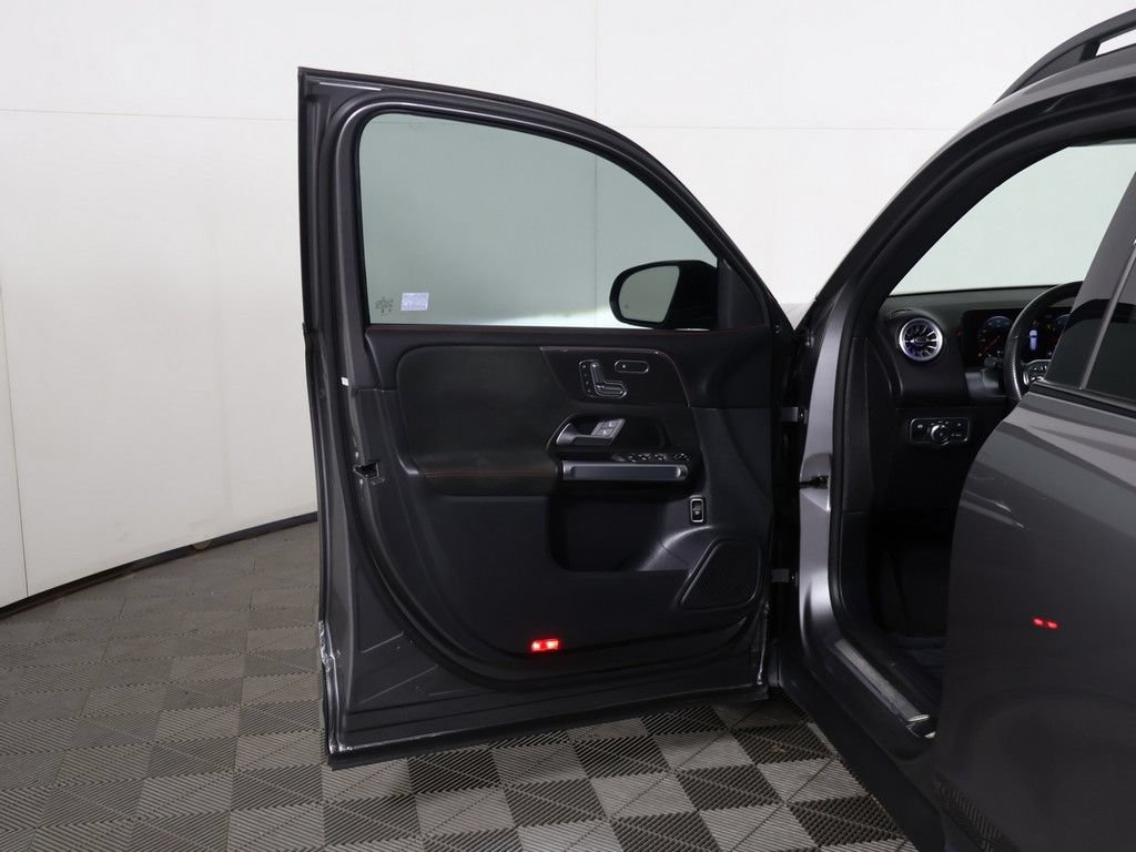 Used 2023 Mercedes-Benz GLB 250 w/ AMG Line image 18