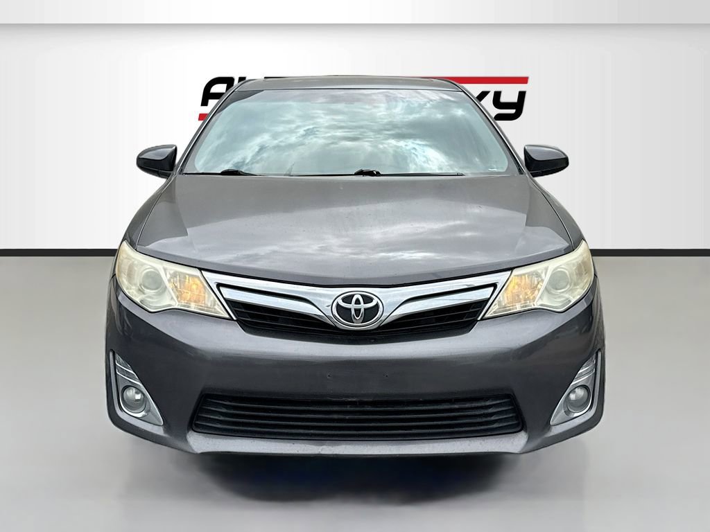 Used 2014 Toyota Camry XLE image 2
