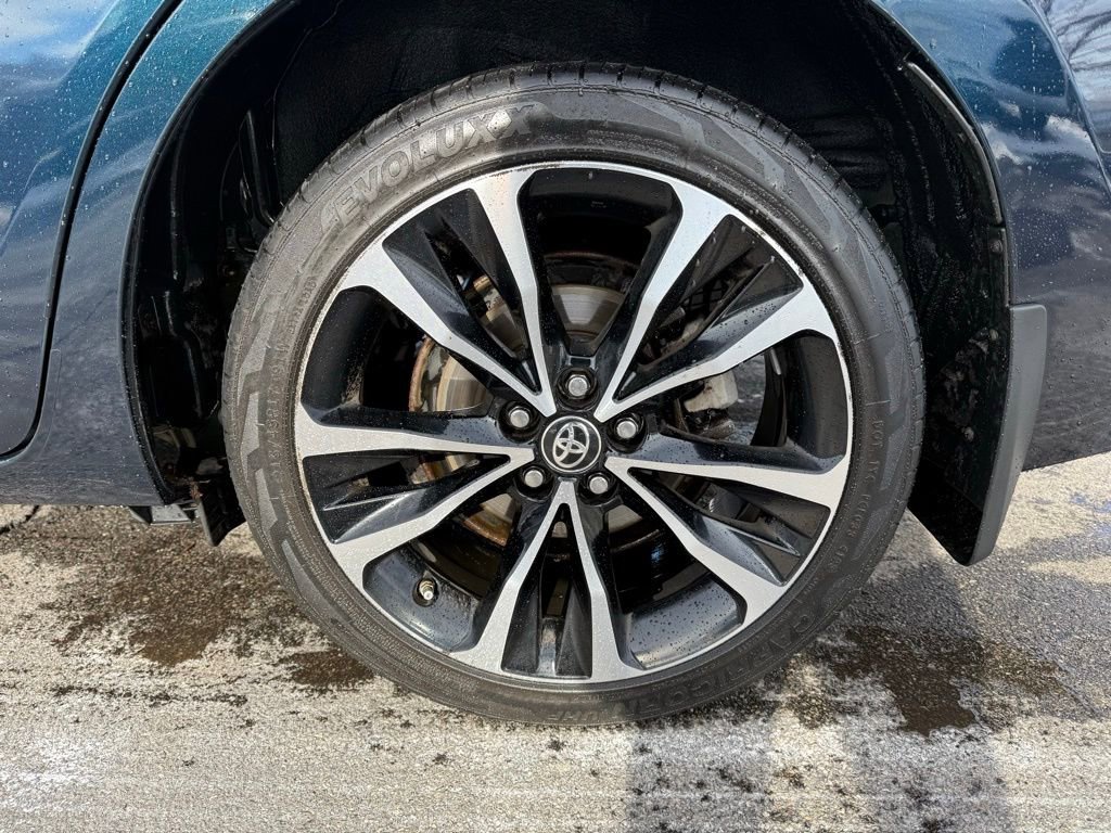 Used 2017 Toyota Corolla SE w/ SE Premium Package image 25