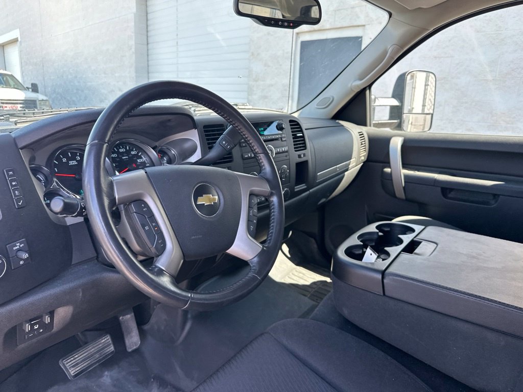 Used 2011 Chevrolet Silverado 2500 LT w/ Interior Plus Package AWD/4WD image 13