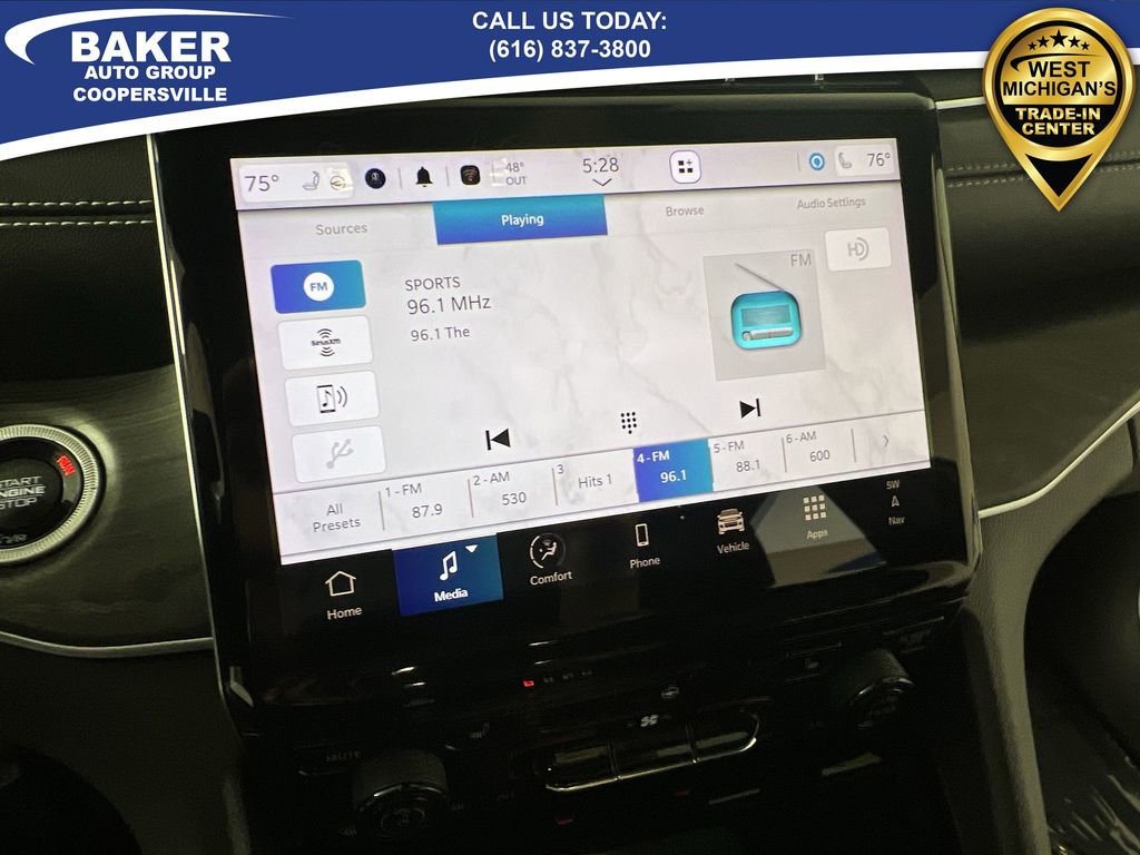 Used 2024 Jeep Grand Cherokee Limited w/ Black Appearance Package image 14