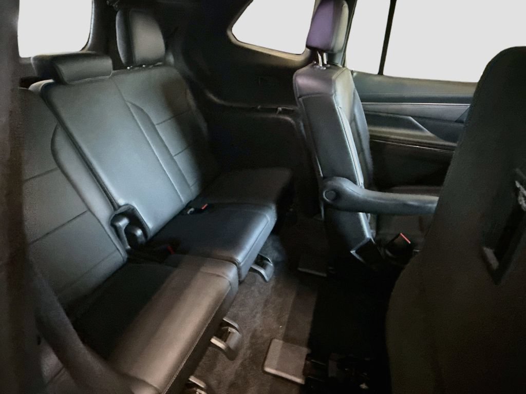 Used 2025 Buick Enclave Preferred FWD image 27