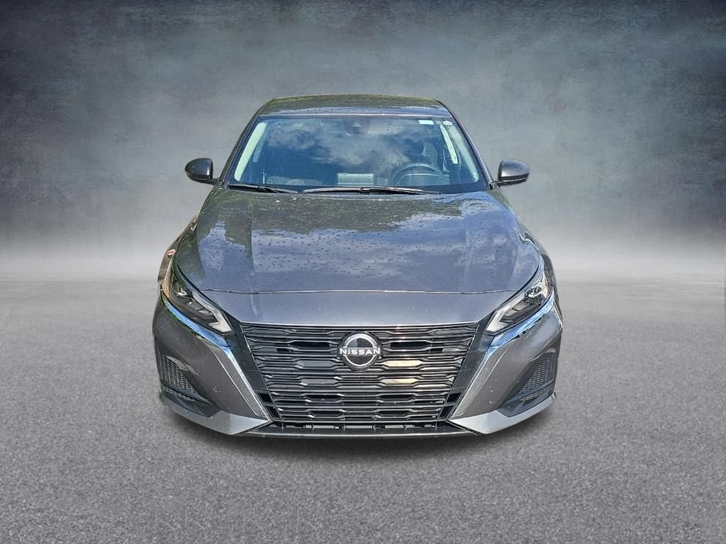 Used 2025 Nissan Altima 2.5 SV FWD image 3