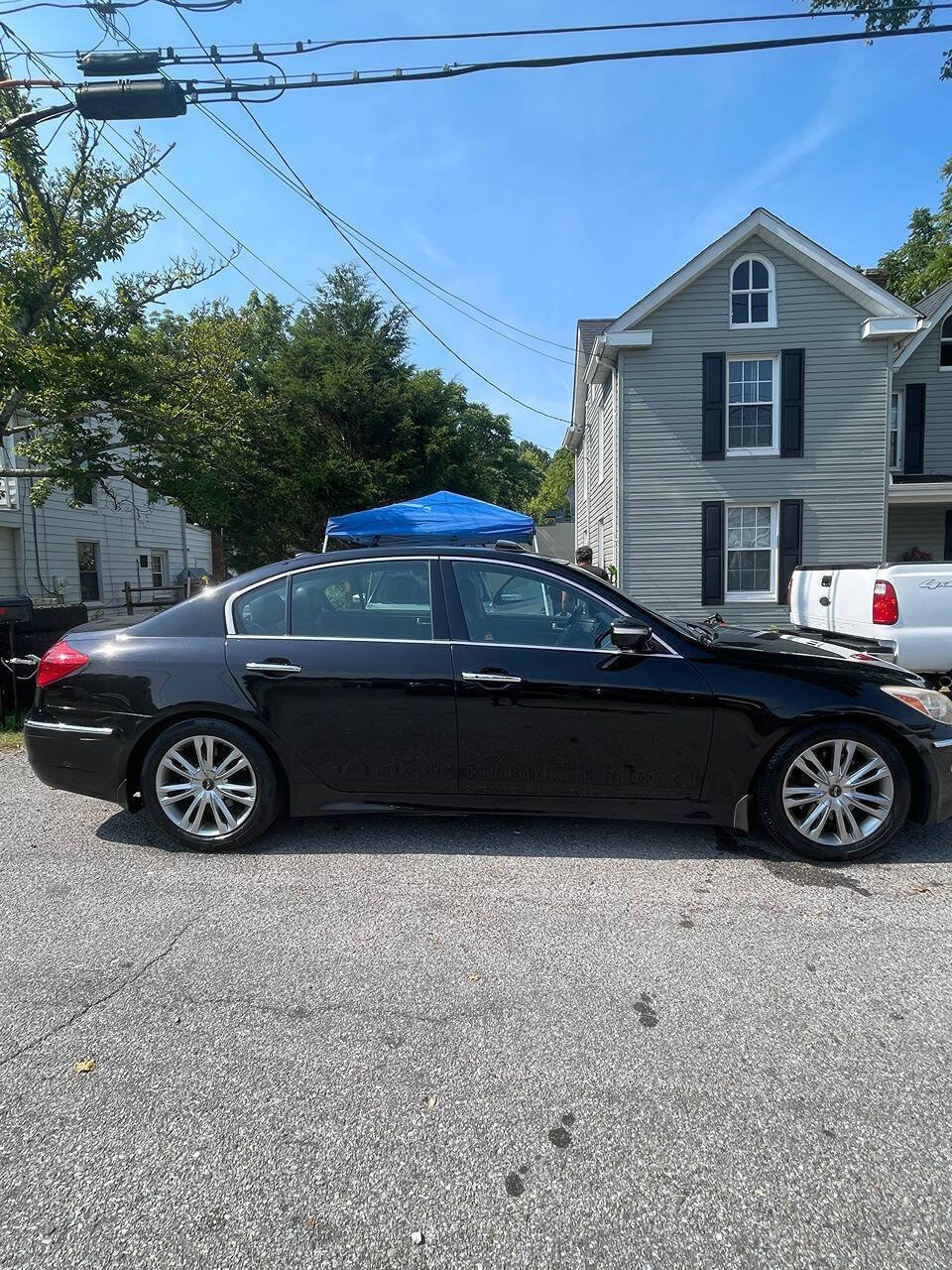 Used 2013 Hyundai Genesis 3.8 w/ Premium Pkg RWD image 2
