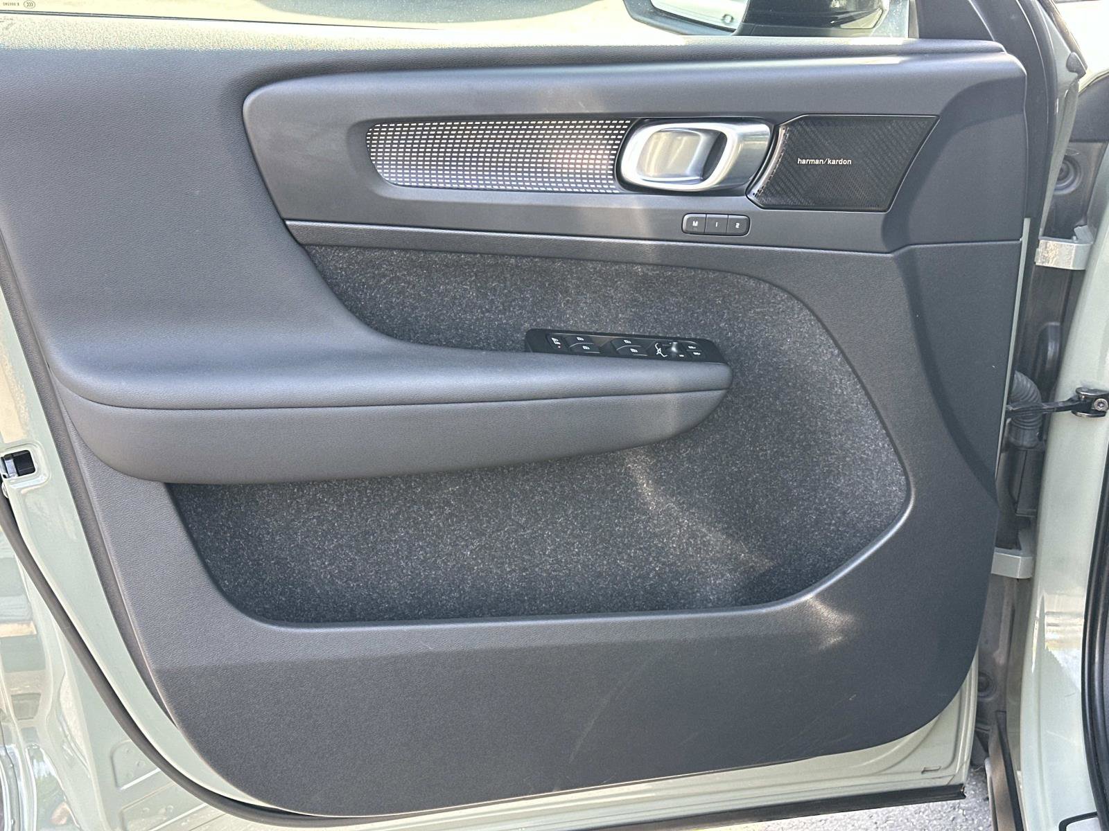 Certified 2021 Volvo XC40 P8 Recharge w/ Advanced Package image 15