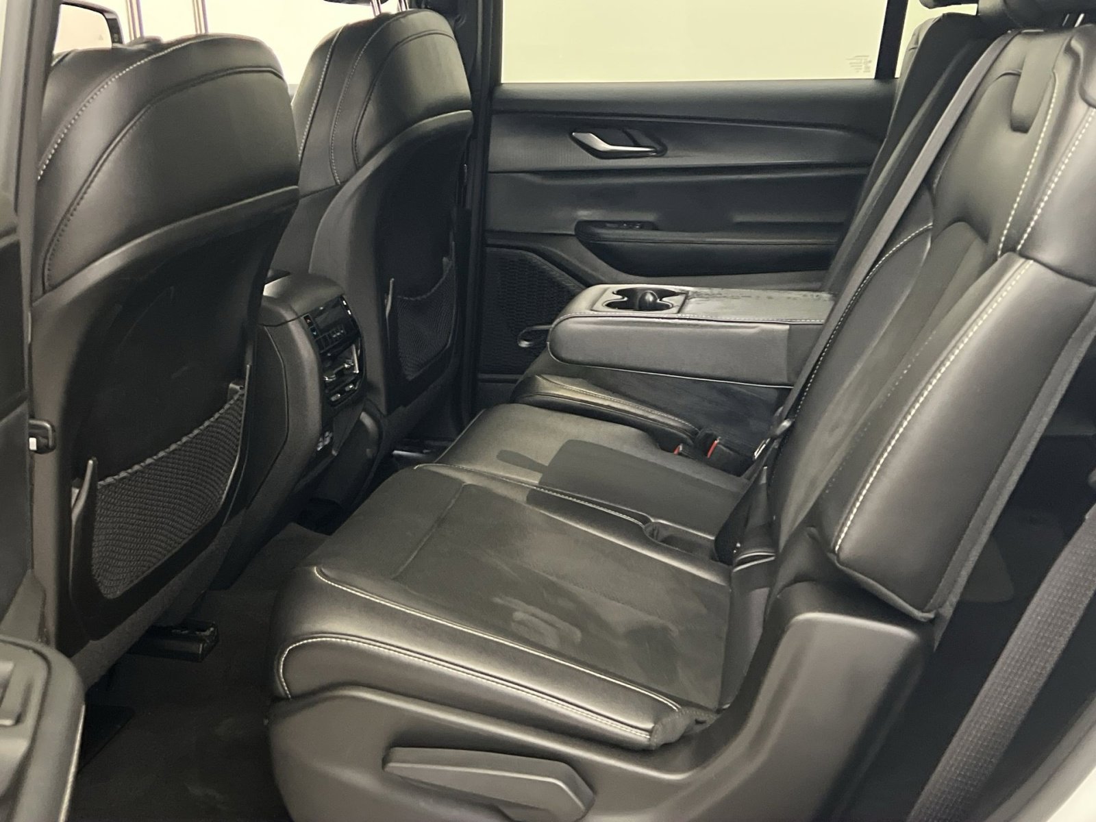 Used 2024 Jeep Grand Cherokee L Laredo image 23