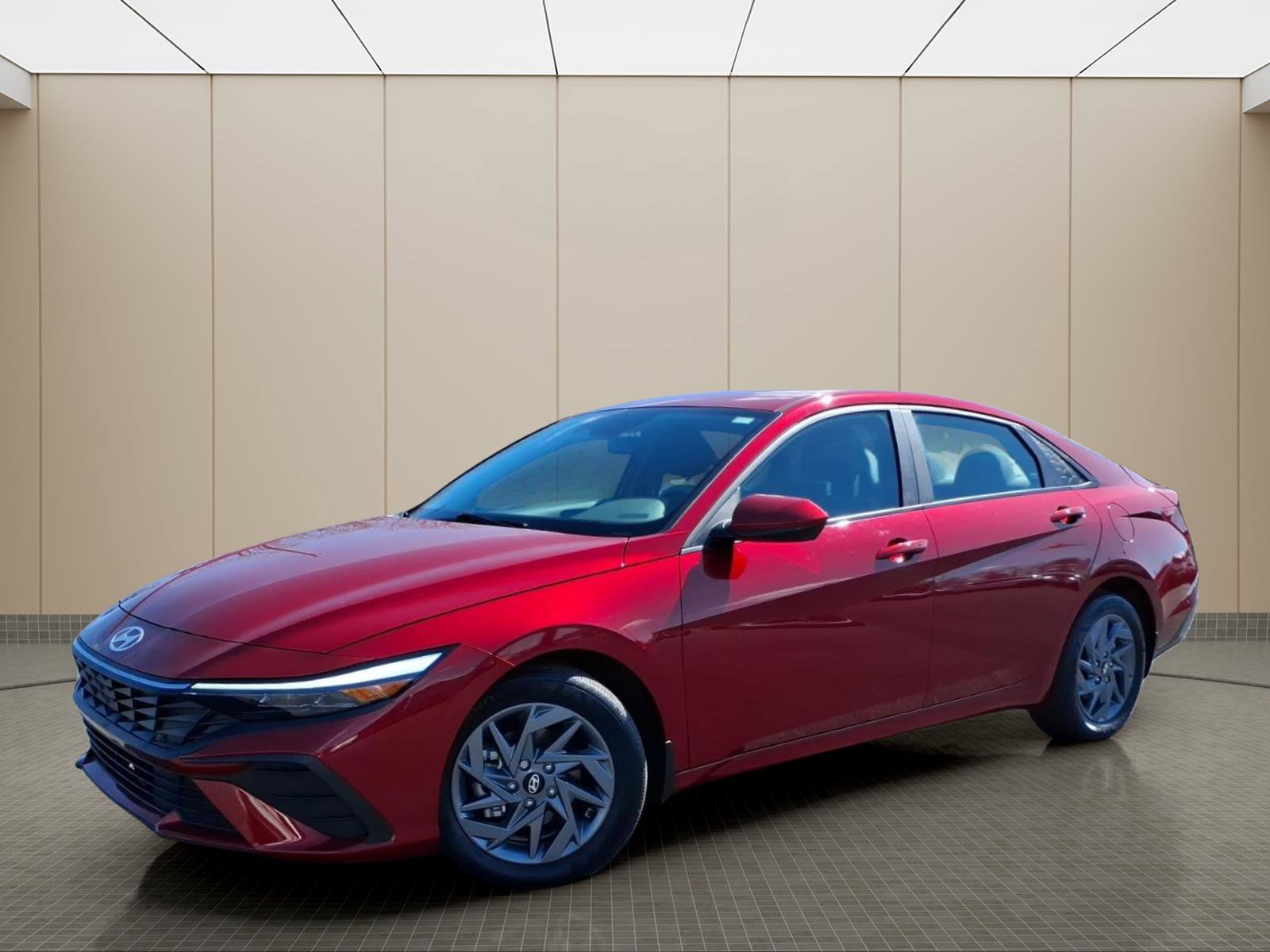 Used 2024 Hyundai Elantra SEL image 2