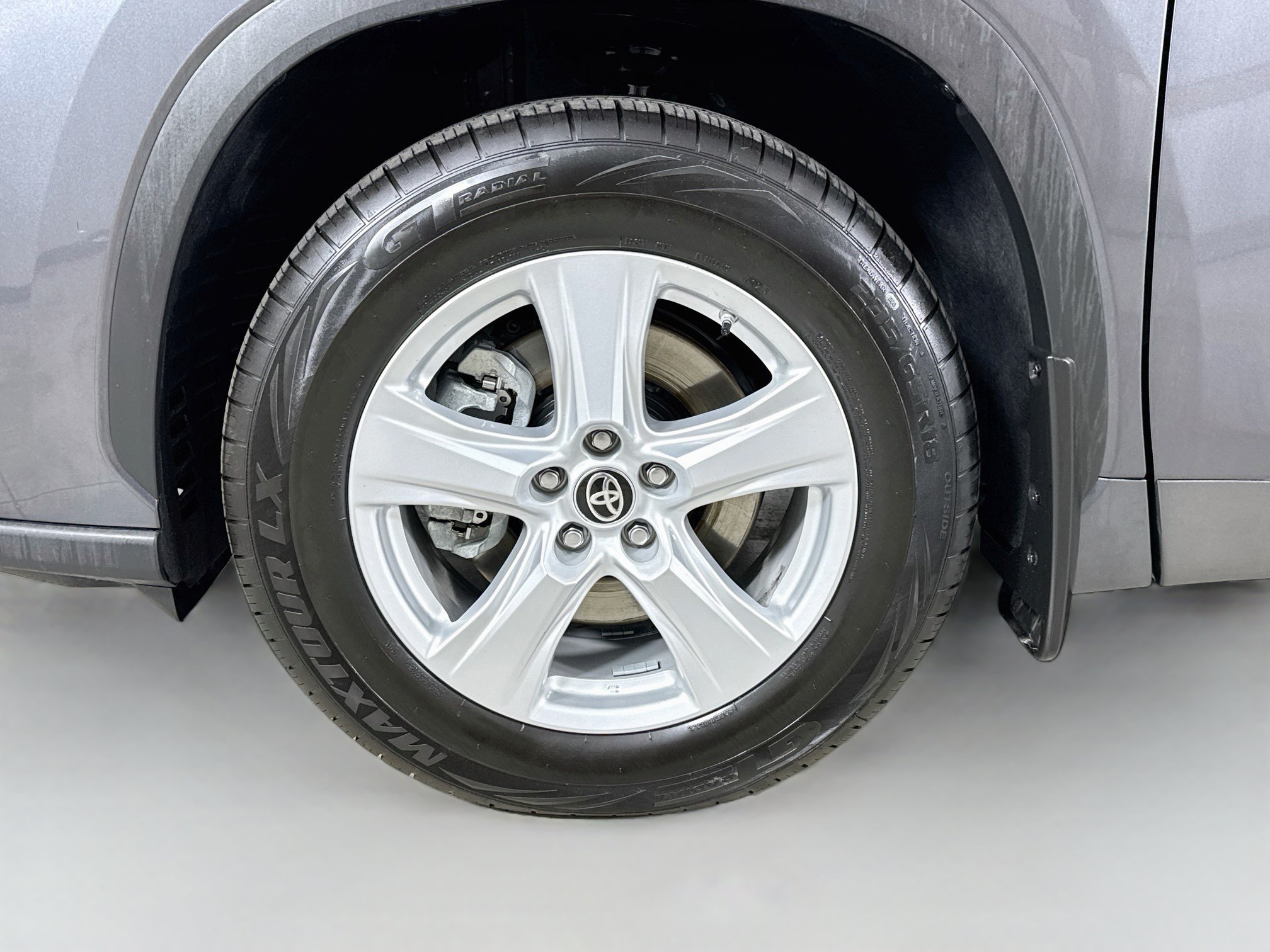 Used 2025 Toyota Highlander LE AWD/4WD image 32