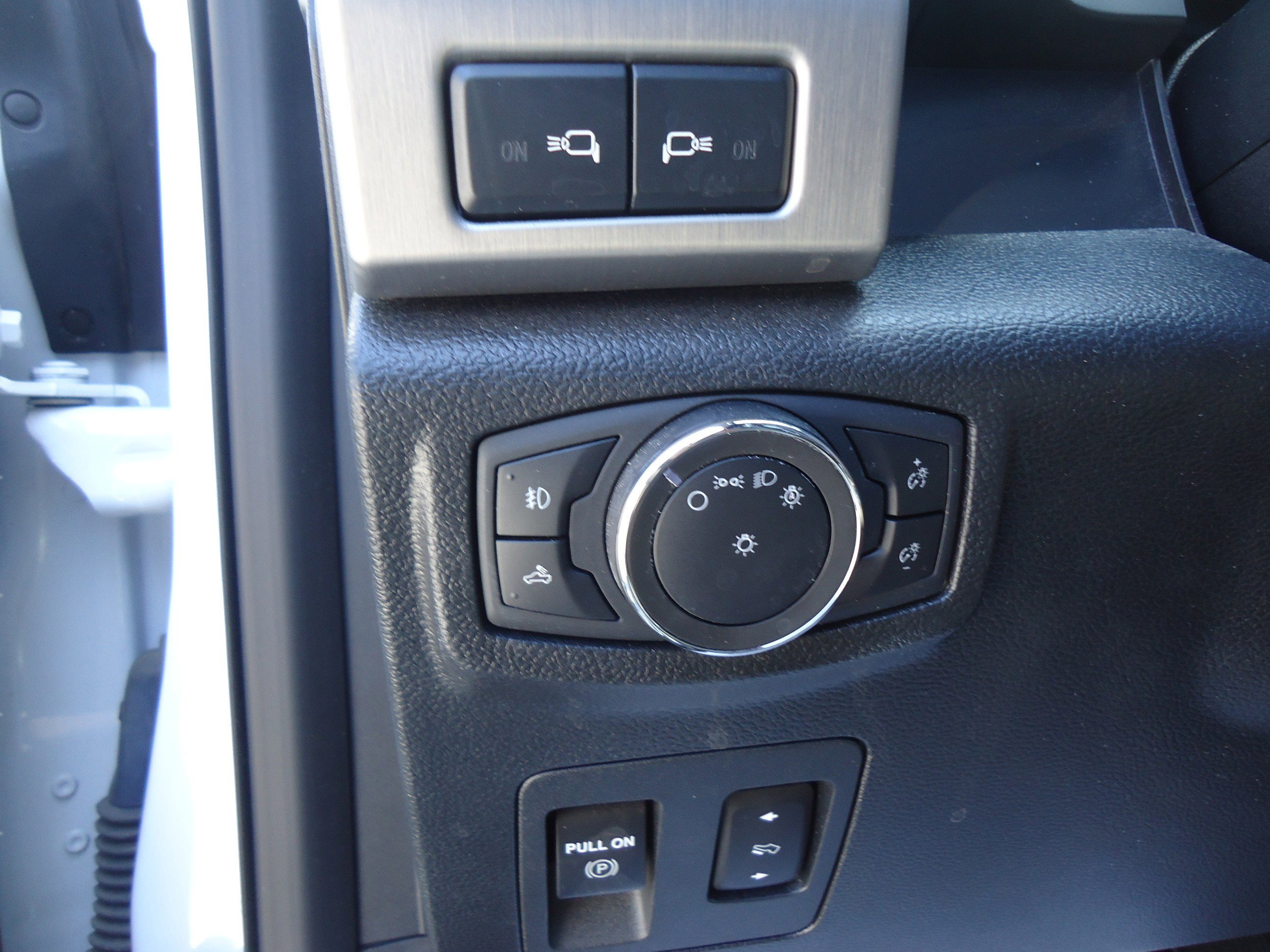 Used 2020 Ford F150 Platinum w/ Equipment Group 701A Luxury AWD/4WD image 16