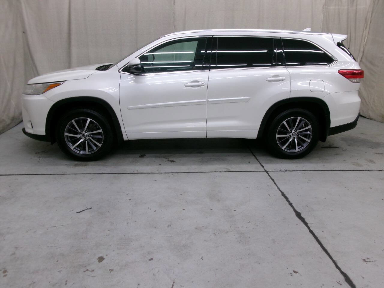 Used 2018 Toyota Highlander XLE image 4
