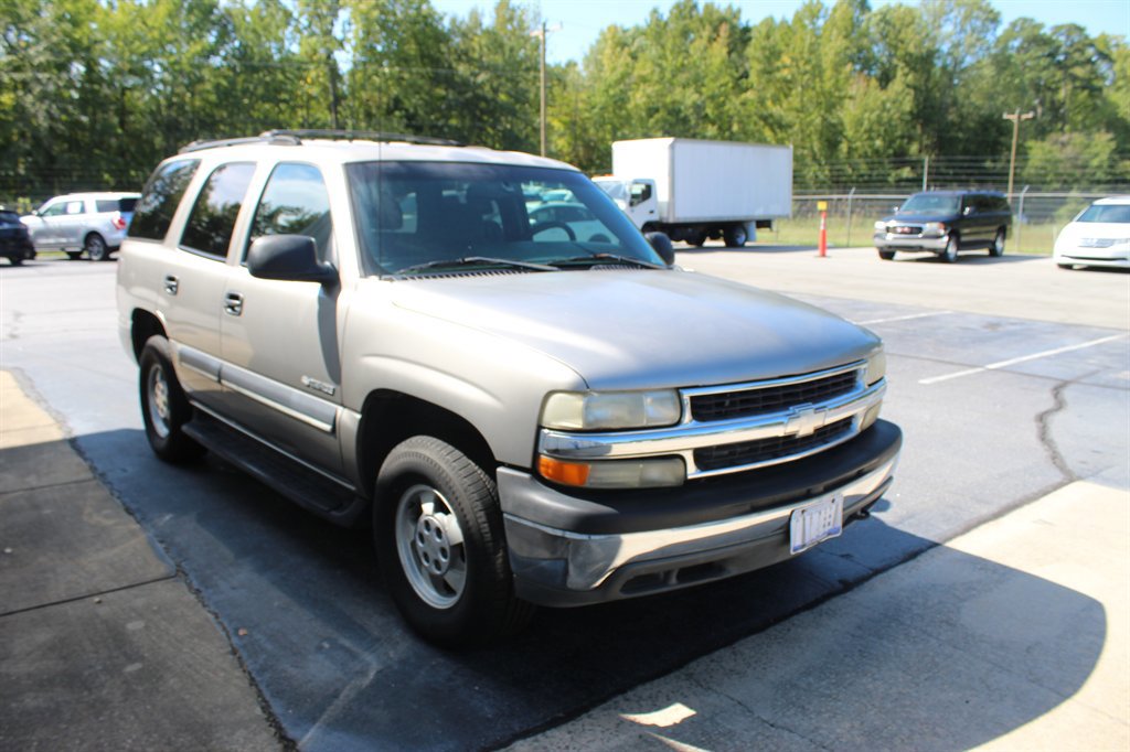 Used 2002 Chevrolet Tahoe LS w/ Traction Pkg image 2