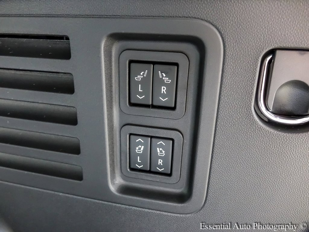 New 2026 Chevrolet Traverse RS w/ LPO, Floor Liner Package image 24
