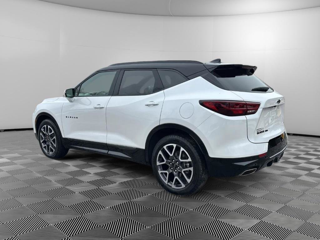 Used 2025 Chevrolet Blazer RS w/ Enhanced Convenience Package image 3