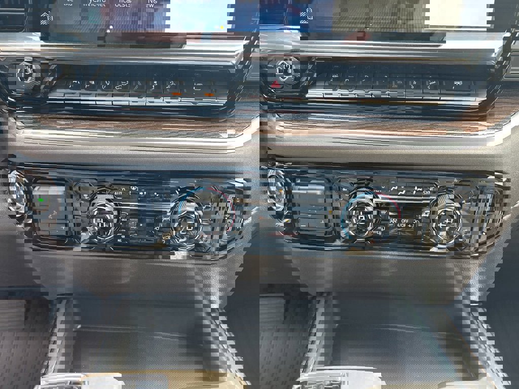 New 2025 Chevrolet Silverado 1500 LT Trail Boss w/ Convenience Package II image 16