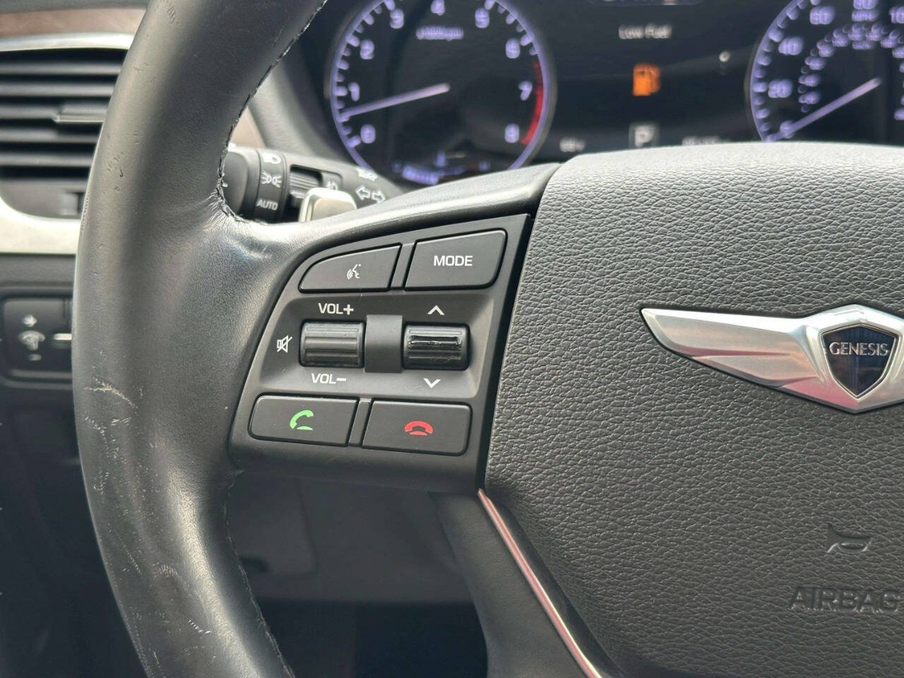 Used 2015 Hyundai Genesis 5.0 RWD image 27