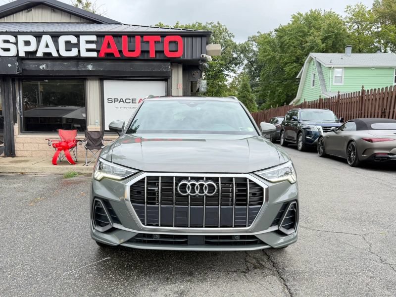 Used 2022 Audi Q3 2.0T Premium Plus w/ Premium Plus Package AWD/4WD image 2