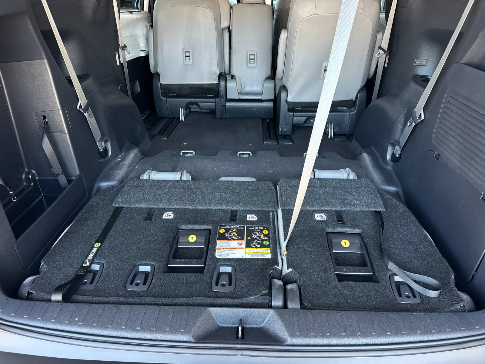 Used 2025 Toyota Sienna XLE FWD image 15