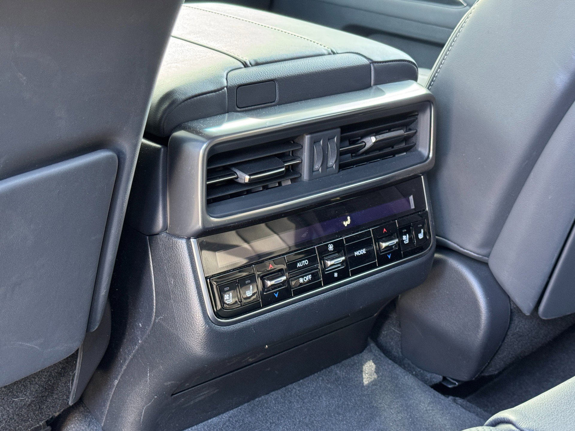 Used 2024 Lexus LX 600 4WD w/ Appearance Package image 48