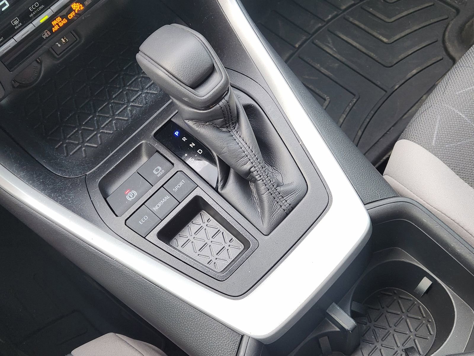 Used 2024 Toyota RAV4 XLE image 24