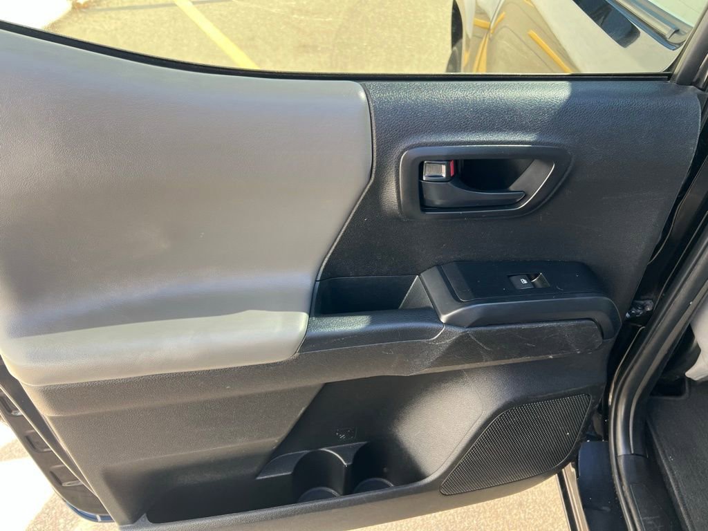 Used 2022 Toyota Tacoma SR w/ SR Convenience Package image 19