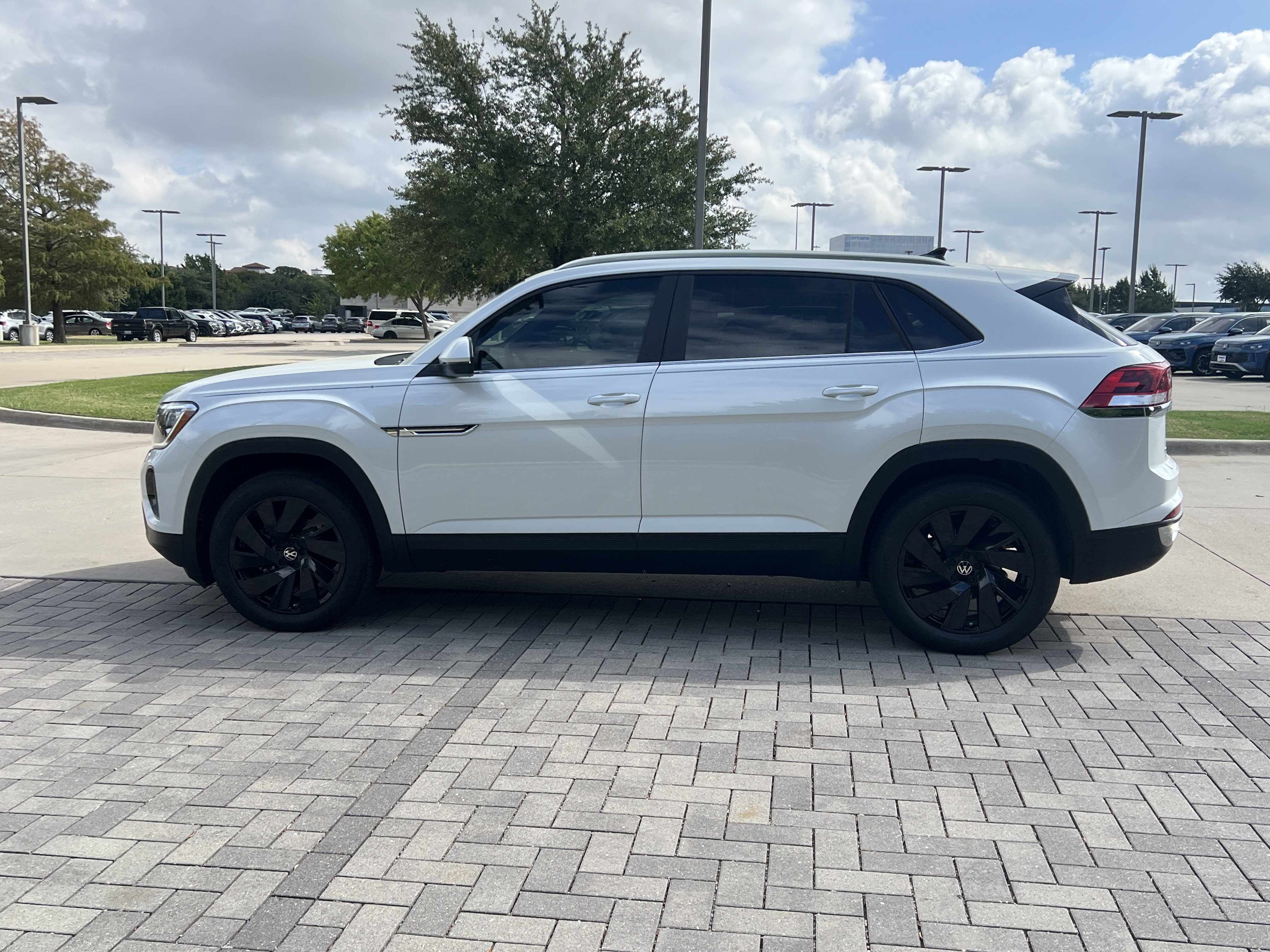 Certified 2026 Volkswagen Atlas Cross Sport SE FWD image 6