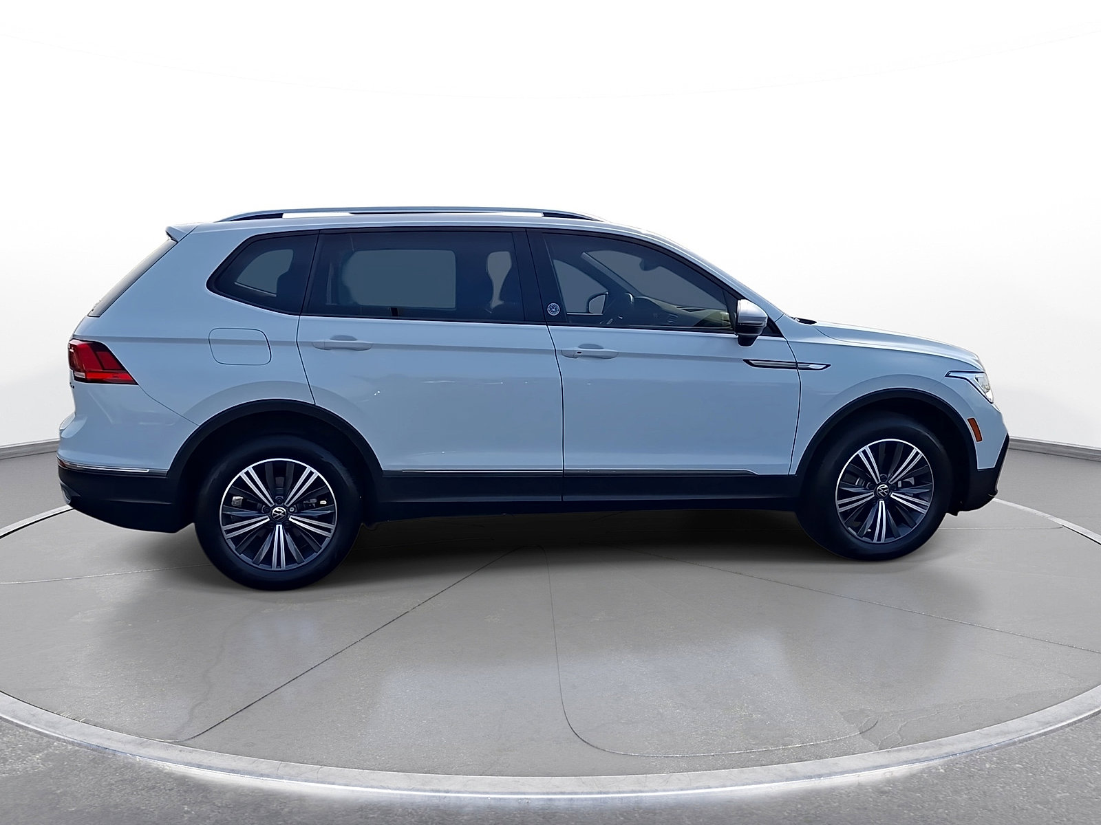 Used 2024 Volkswagen Tiguan Wolfsburg Edition w/ Panoramic Sunroof Package AWD/4WD image 9