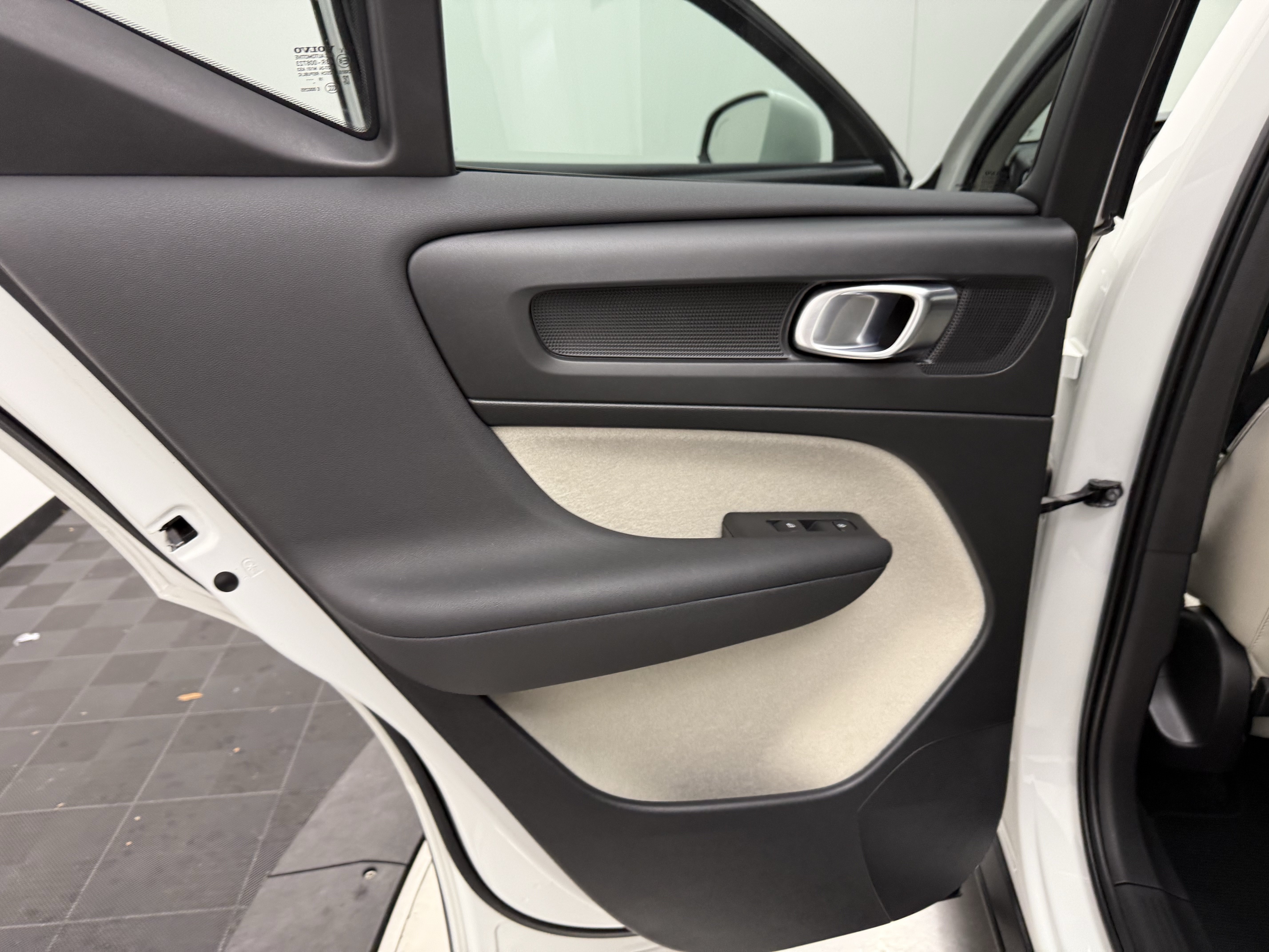 Used 2020 Volvo XC40 T5 Momentum AWD/4WD image 25