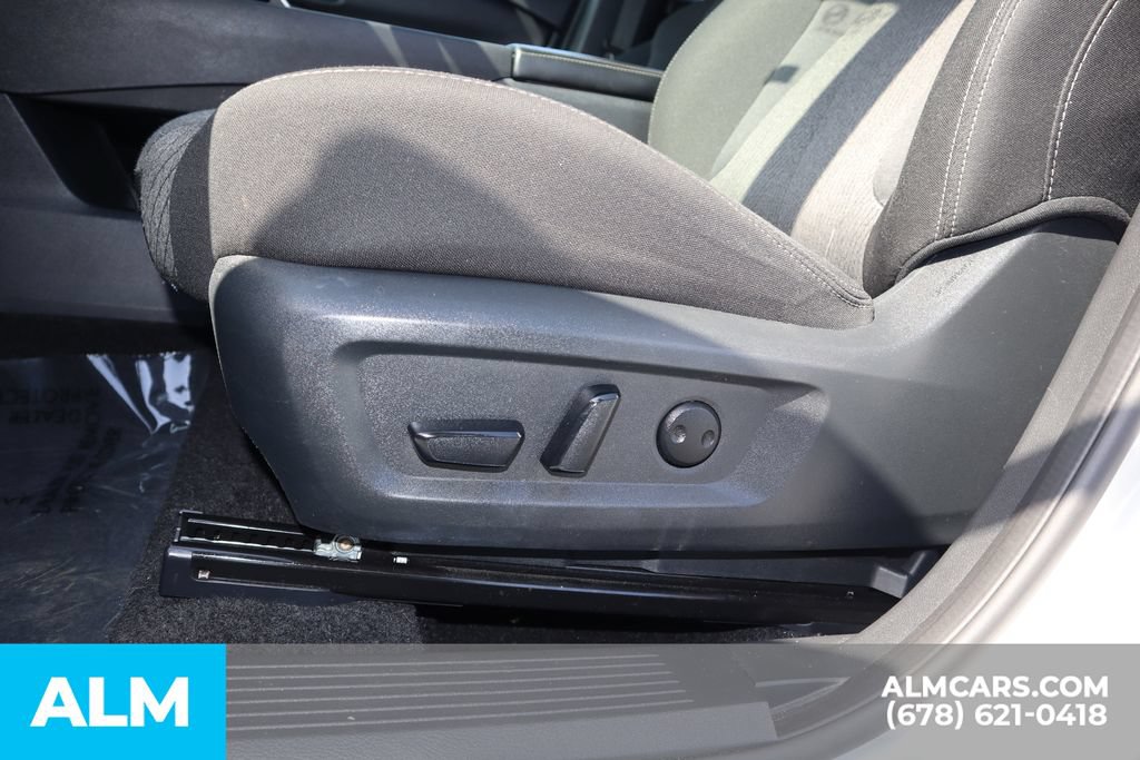 Used 2025 Nissan Rogue SV AWD/4WD image 11